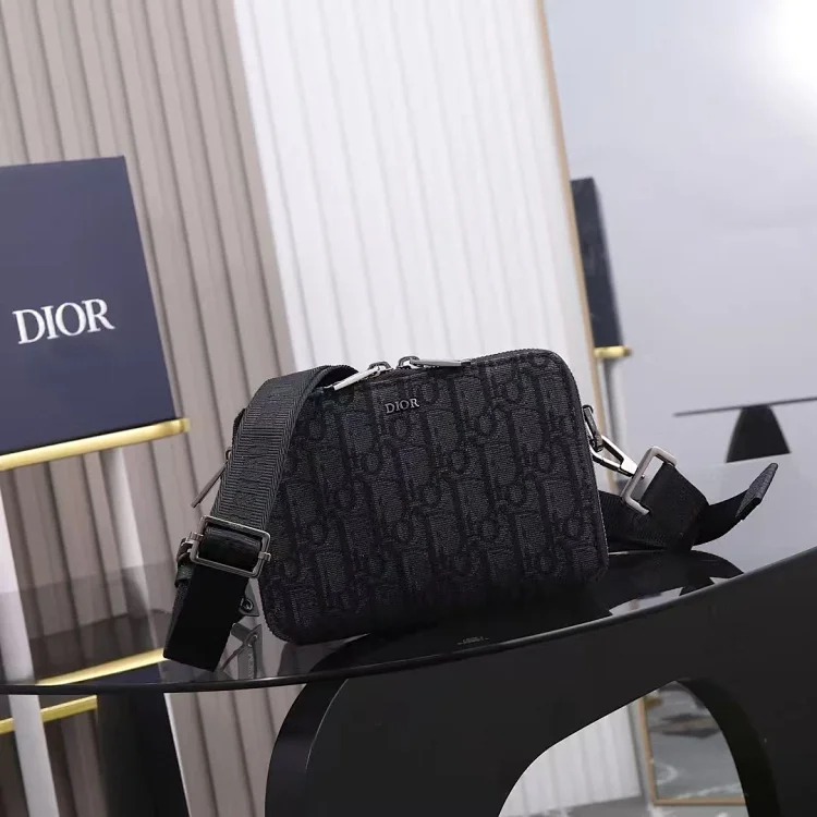 Dior D Oblique jacquard messenger bag listing from OutfitReps