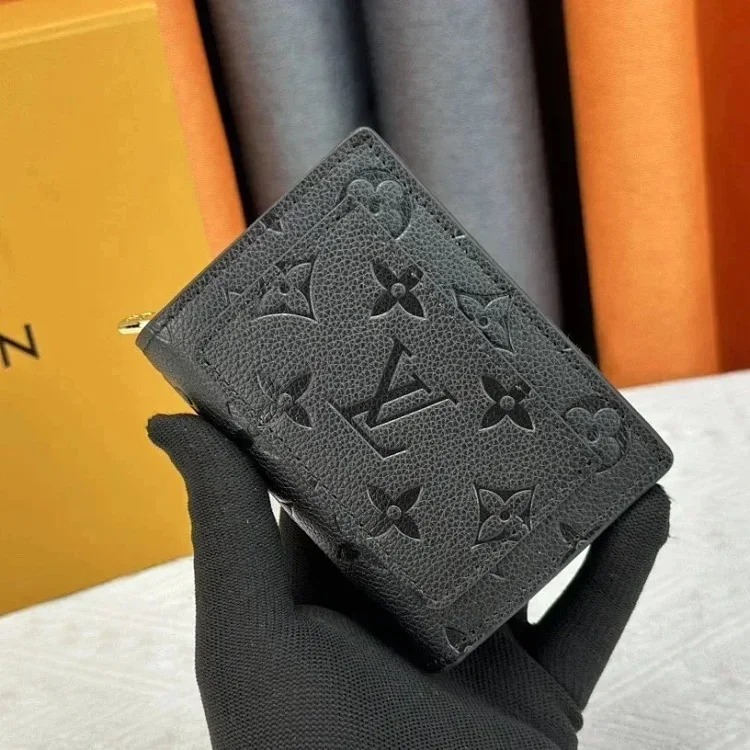 M80152 this éa wallet from OutfitReps